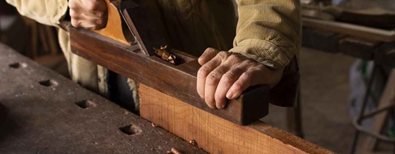 Scopriamo Gli Strumenti E I Tipi Di Legno, Dentro Una Falegnameria